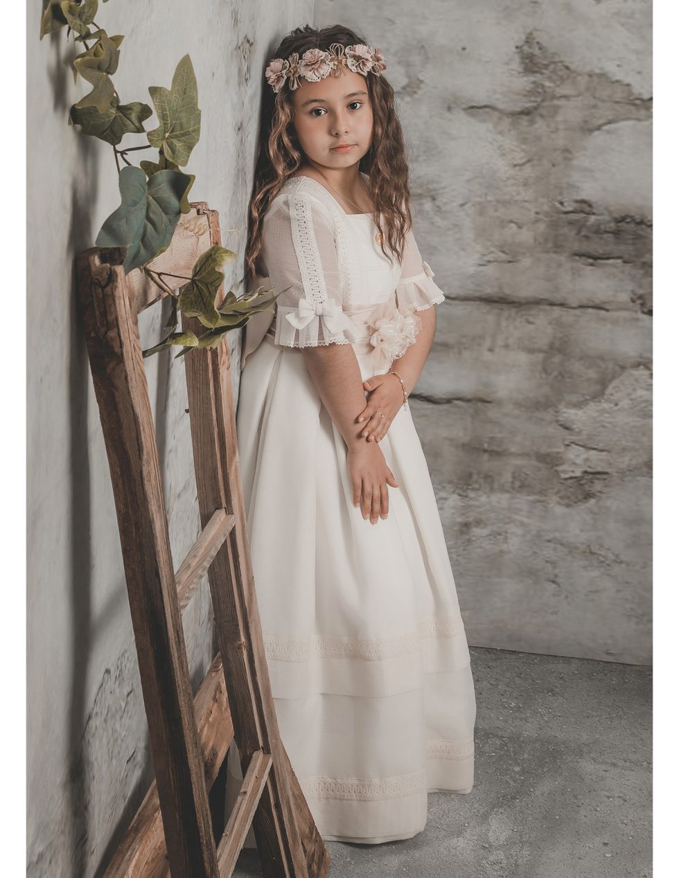 Niña en reportaje de comunión, fotografías para álbum de comunión, libro de firmas.
