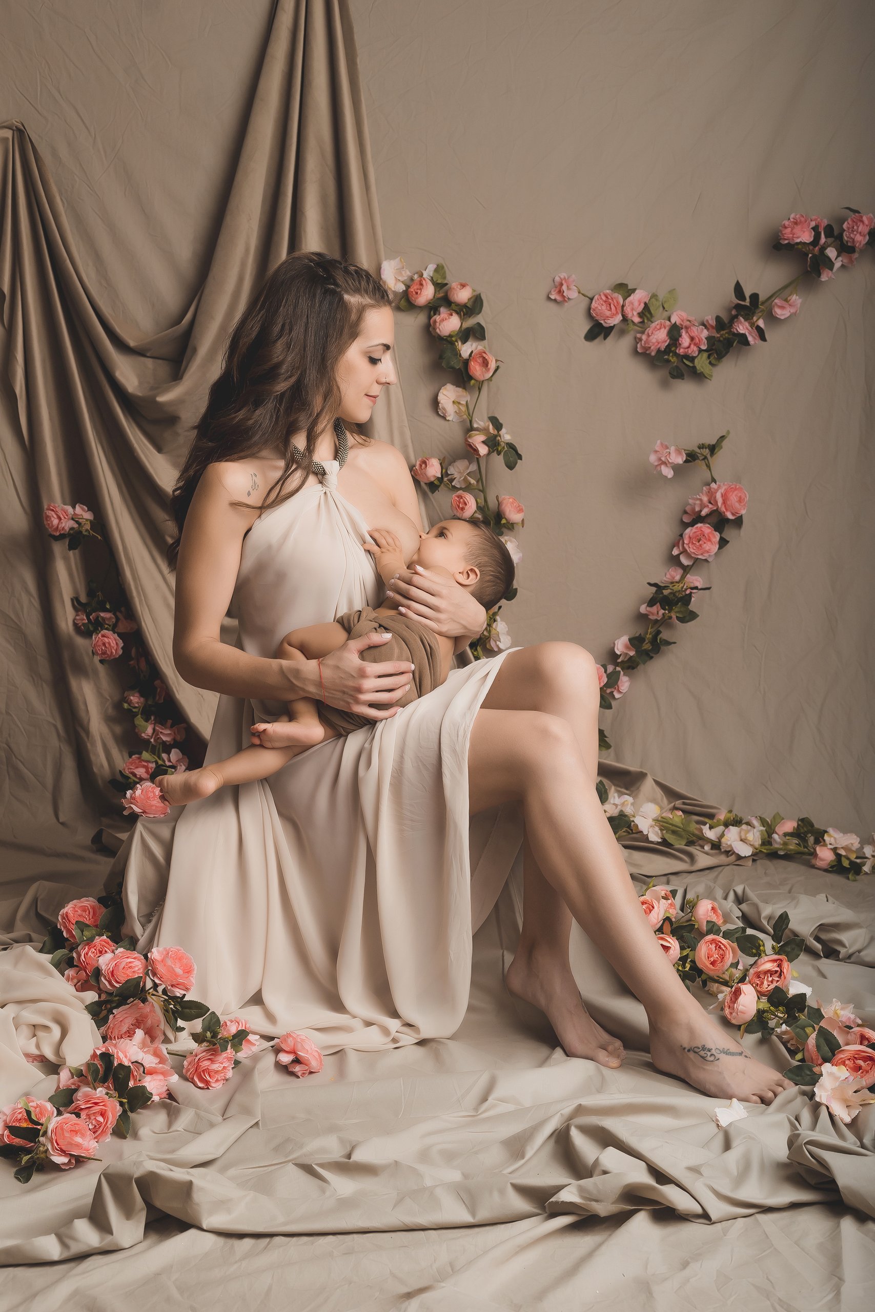 Fotografía de madre lactando a su bebé