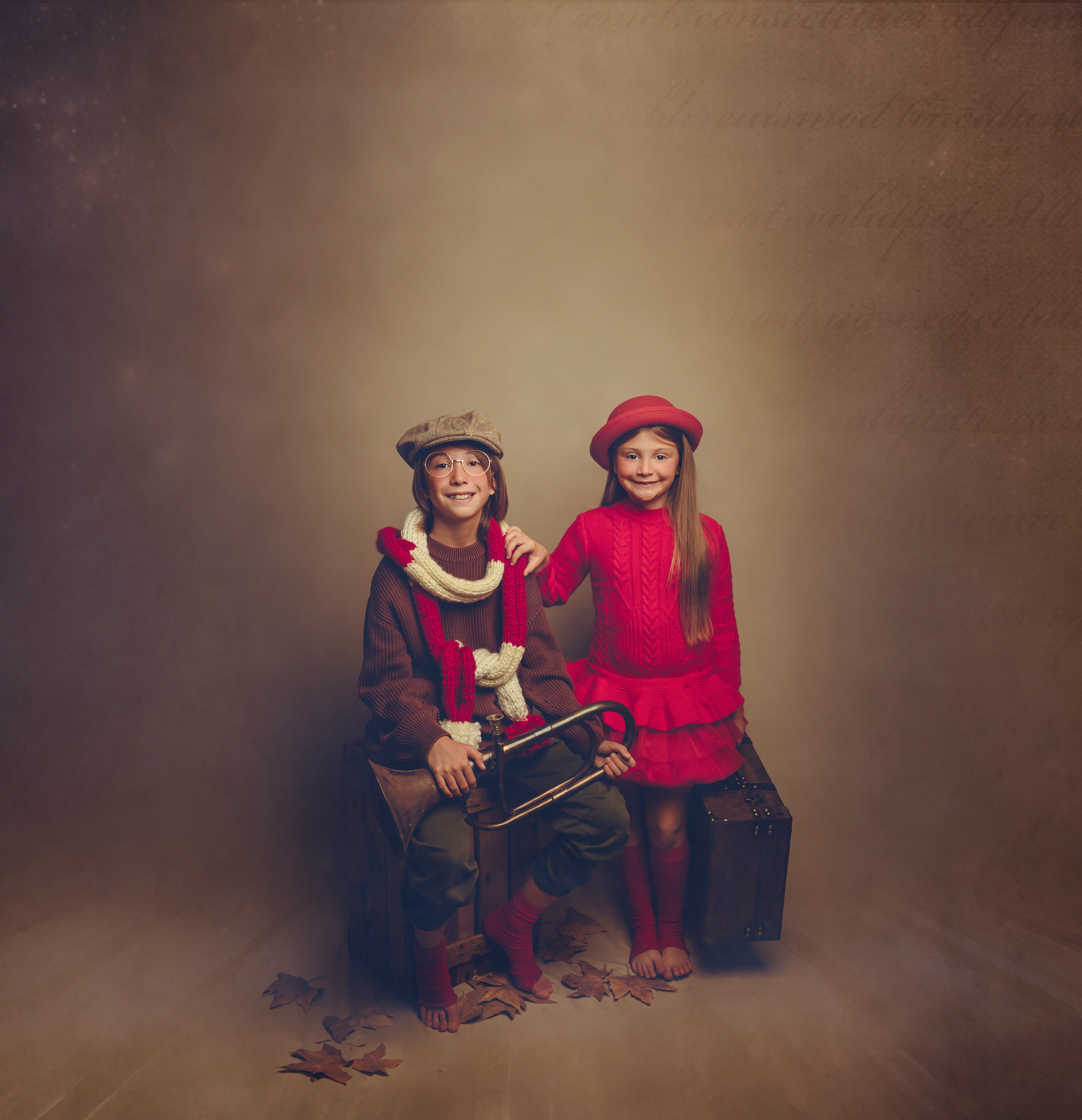 Sesión navideña infantil en estudio Kara & Melo Getafe – Hermanos con vestuario vintage