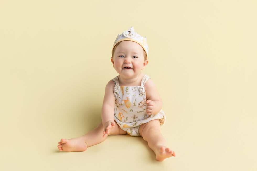 Retrato de bebé celebrando su primer cumpleaños