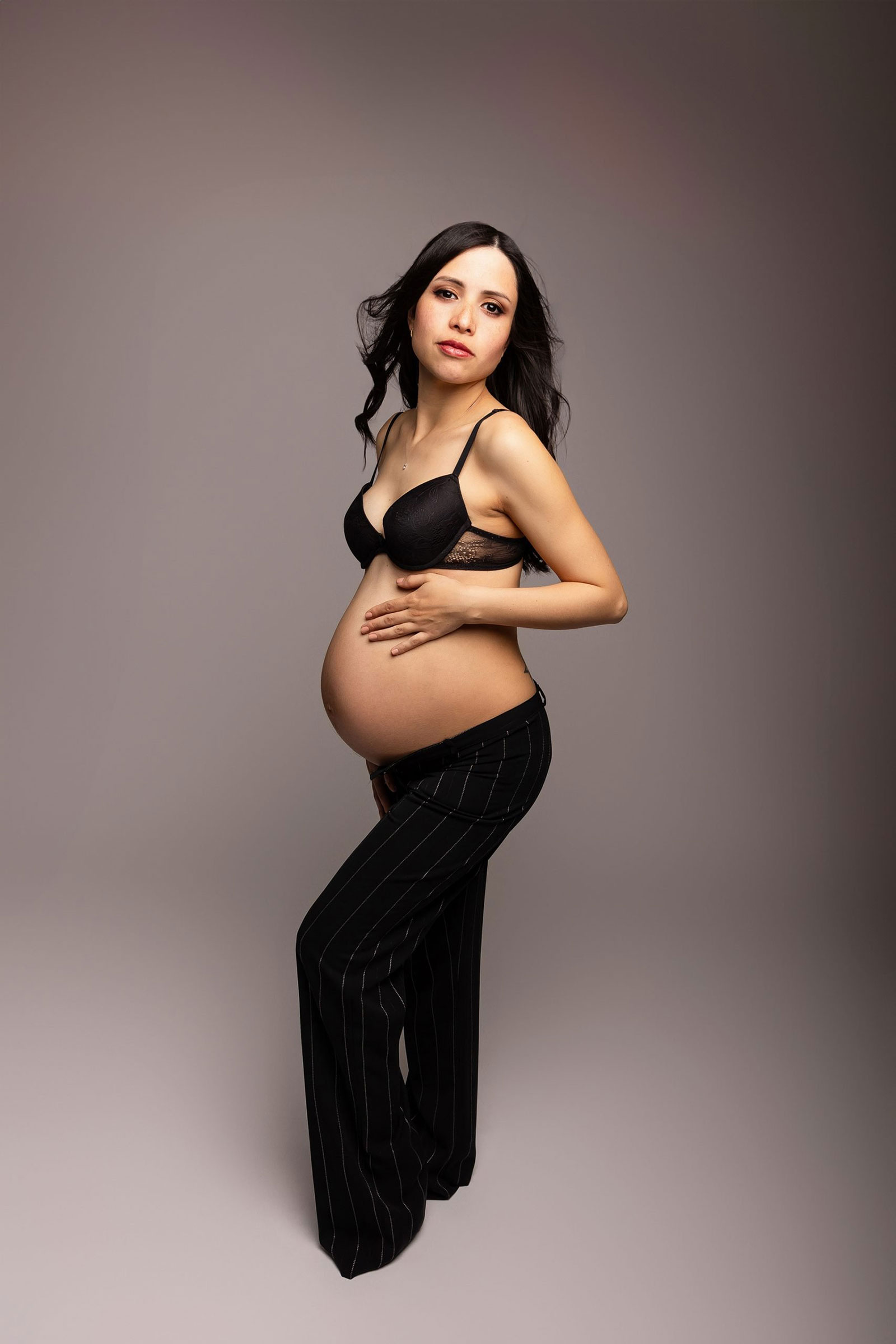 Sesión de fotos de embarazo en estudio en Getafe